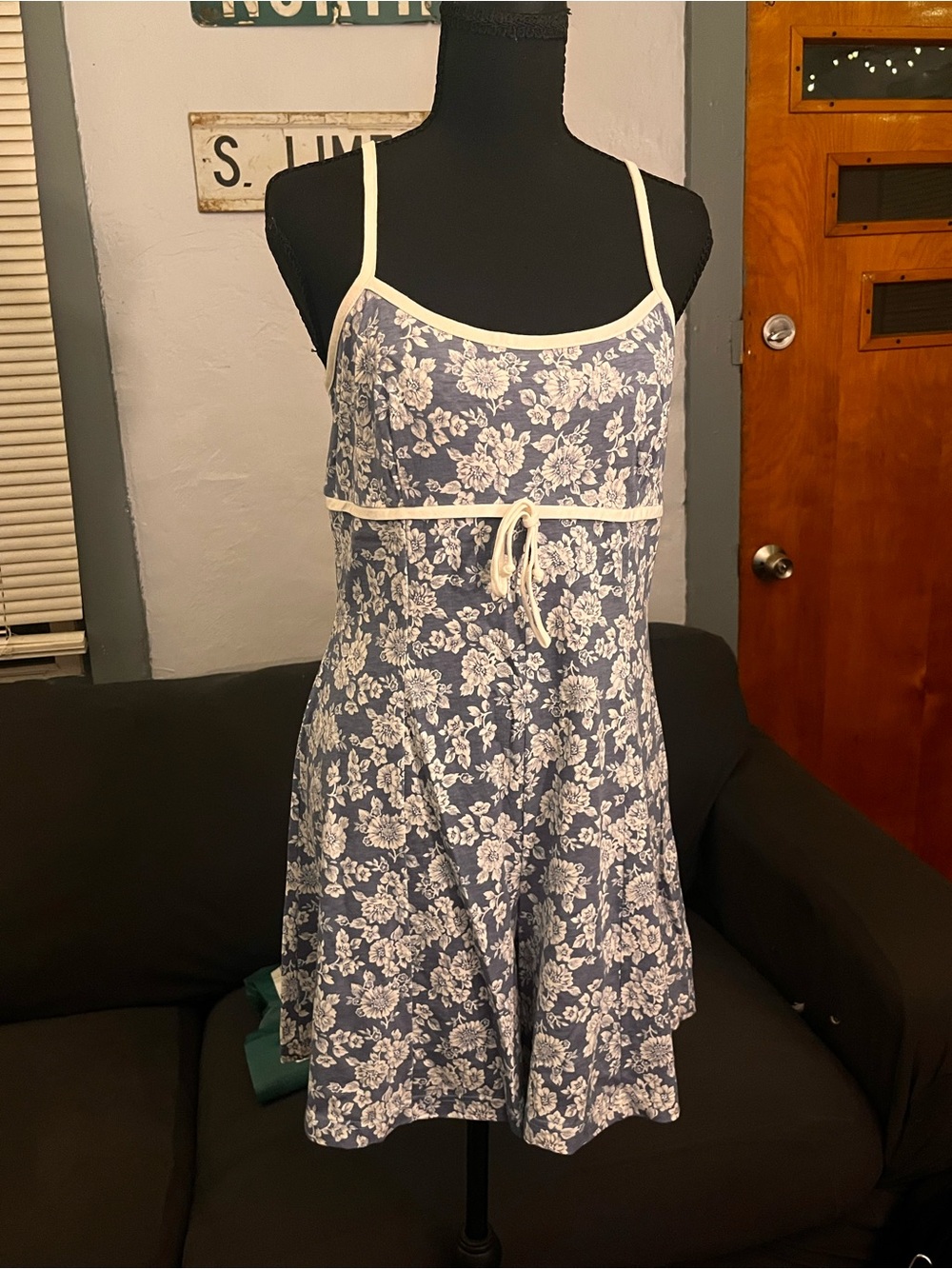 Vintage Energie White-Trim Blue Floral Romper
